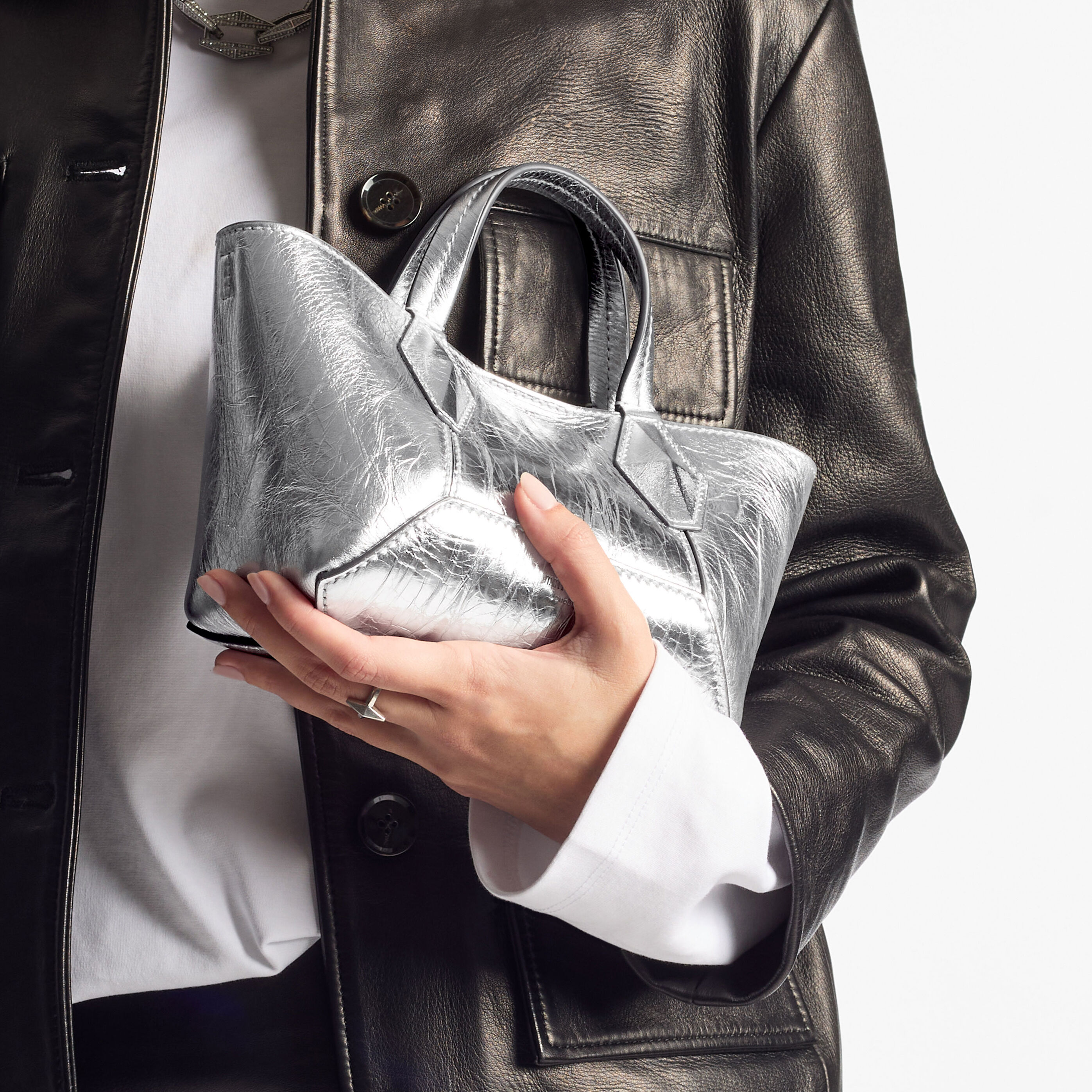 最終価格　極美品　ジミーチュウ デリー レザー ボディバッグ シルバー DIAMONDTOTEXSBYK_AA0960_MODEL_