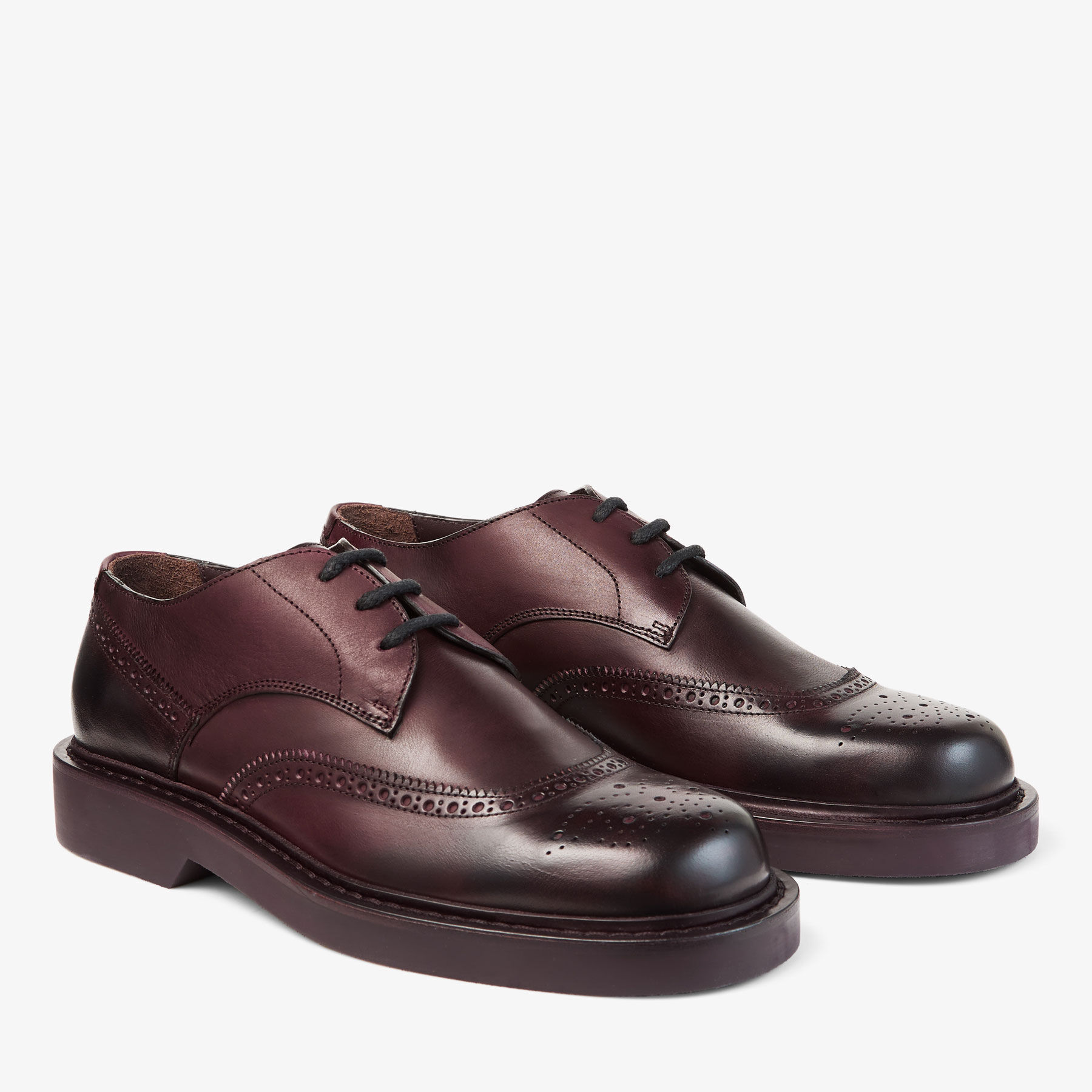 ジミー チュウ - 公式サイト | ラグジュアリーなシューズ、バッグ