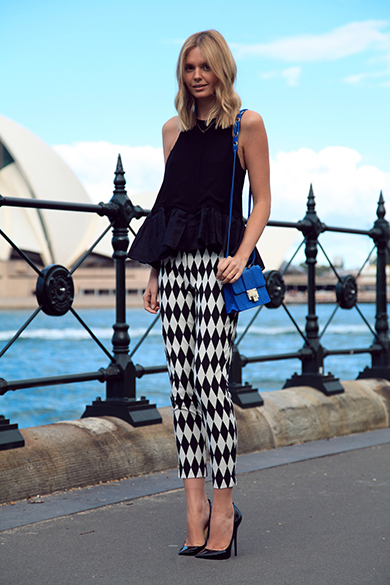 Jessica wears the Anouk pump